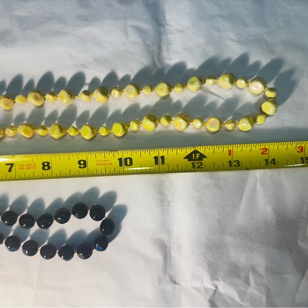 Set of 2 Vintage 80s Black and Yellow/Cream Pearlescent Beaded Necklaces - Picture 8 of 8